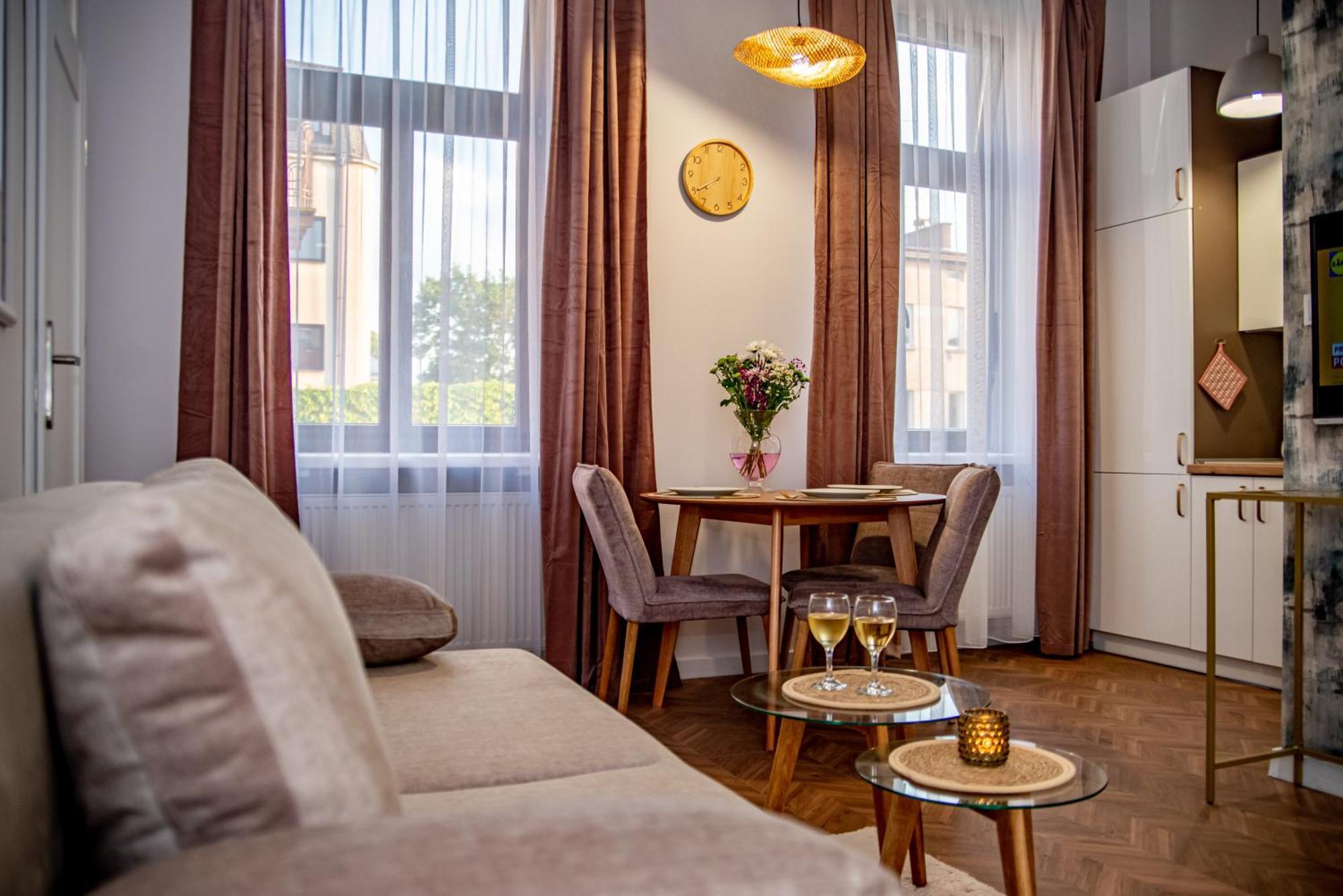 - Sloneczna Kamienica Apartment Częstochowa